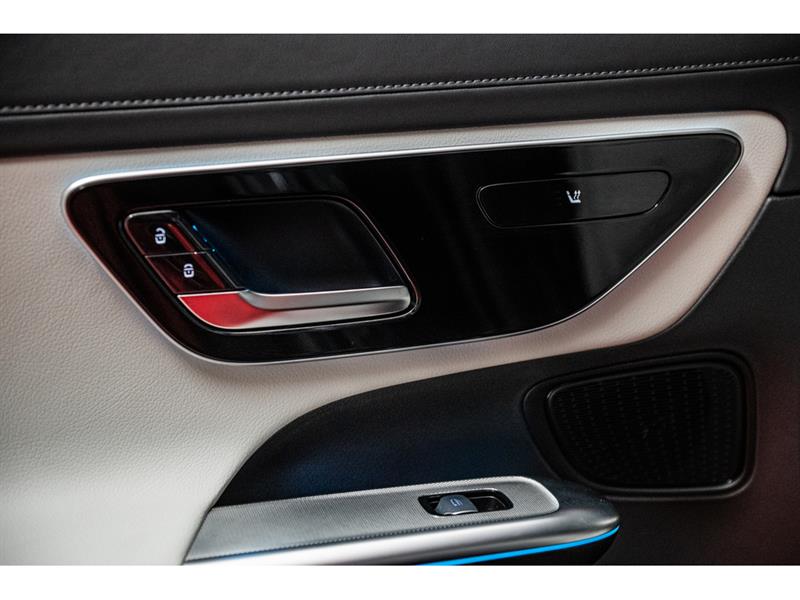 mercedes-benz GLC300 2023 - 27