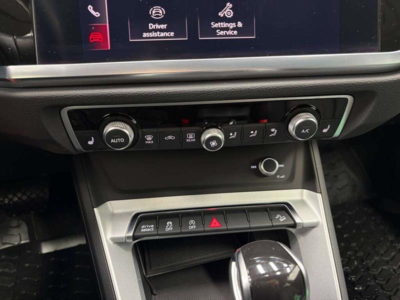 audi Q3 2021 - 24