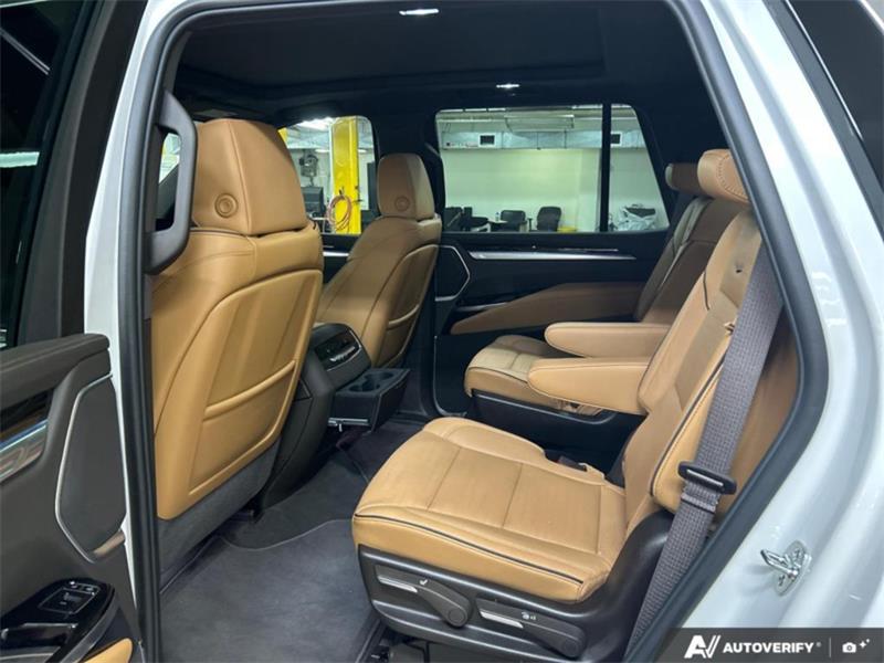 cadillac Escalade 2025 - 26