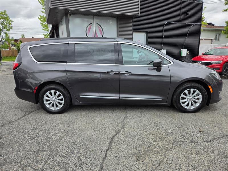 chrysler Pacifica 2017 - 9