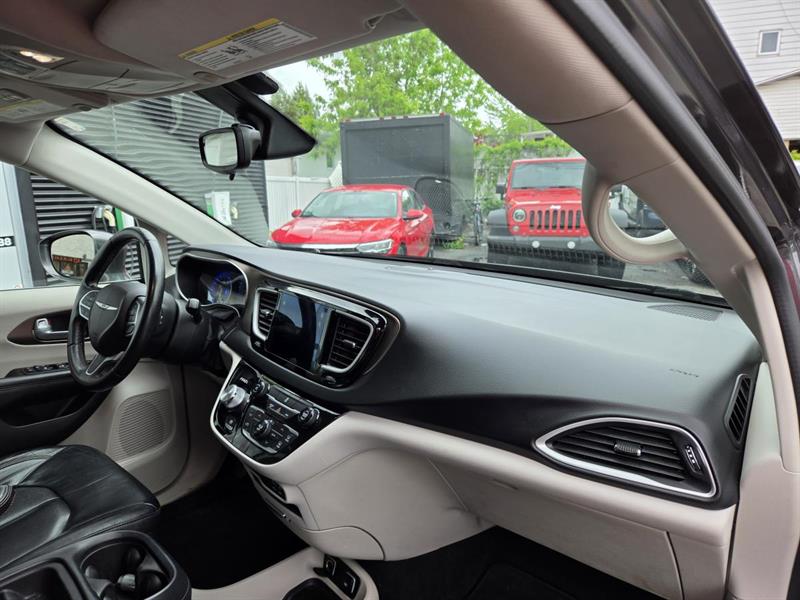 chrysler Pacifica 2017 - 10