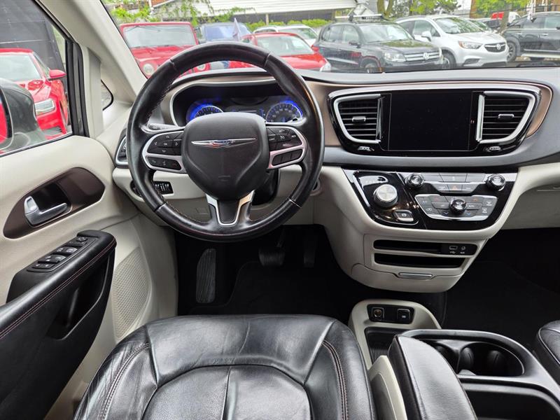 chrysler Pacifica 2017 - 16
