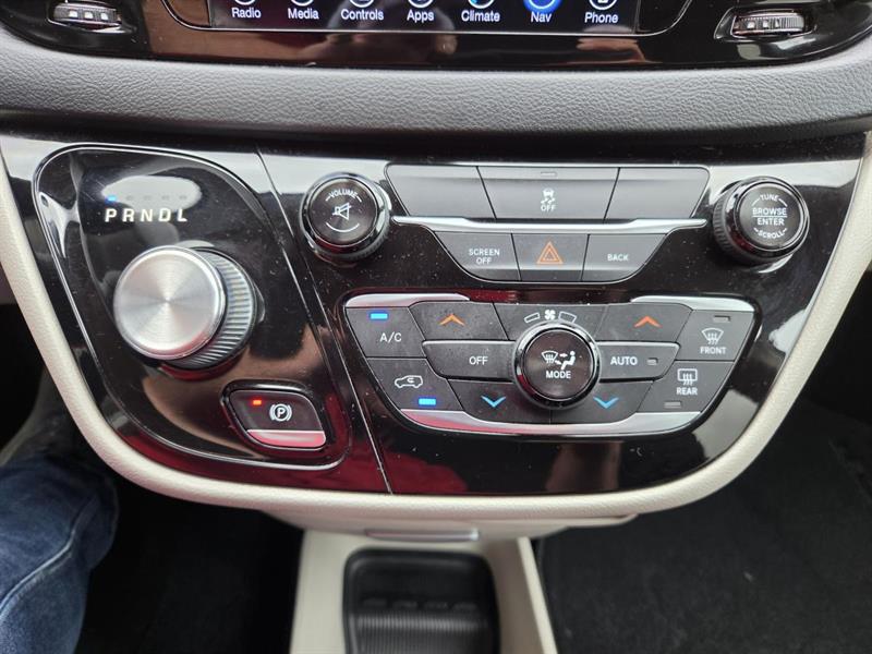 chrysler Pacifica 2017 - 24