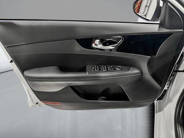 kia Forte 2020 - 11