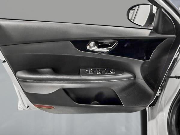 kia Forte 2020 - 11