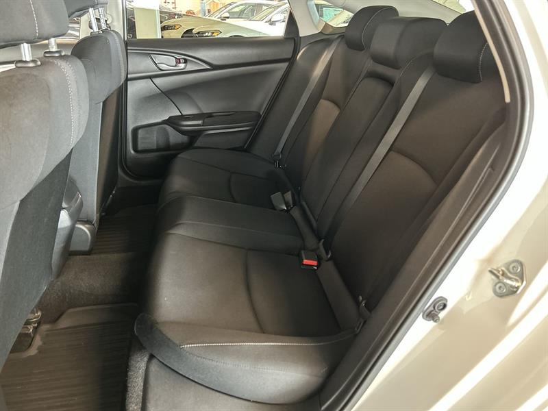 honda Civic Sedan 2019 - 32