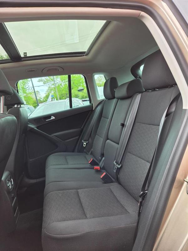 2015 Volkswagen Tiguan - Image 13