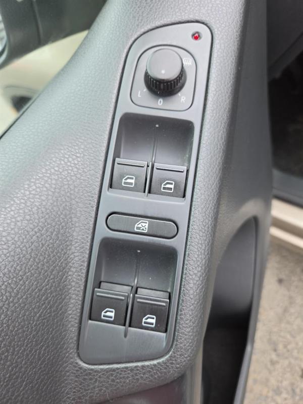 2015 Volkswagen Tiguan - Image 17