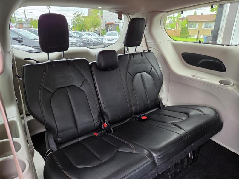 chrysler Pacifica 2017 - 13