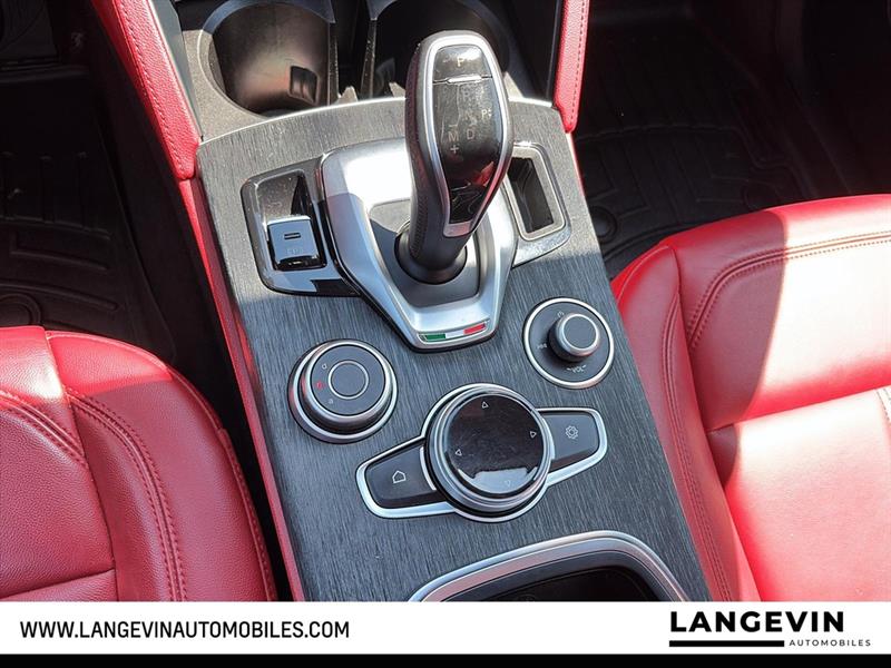 alfa romeo Stelvio 2021 - 14