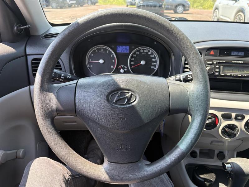 hyundai Accent 2010 - 19