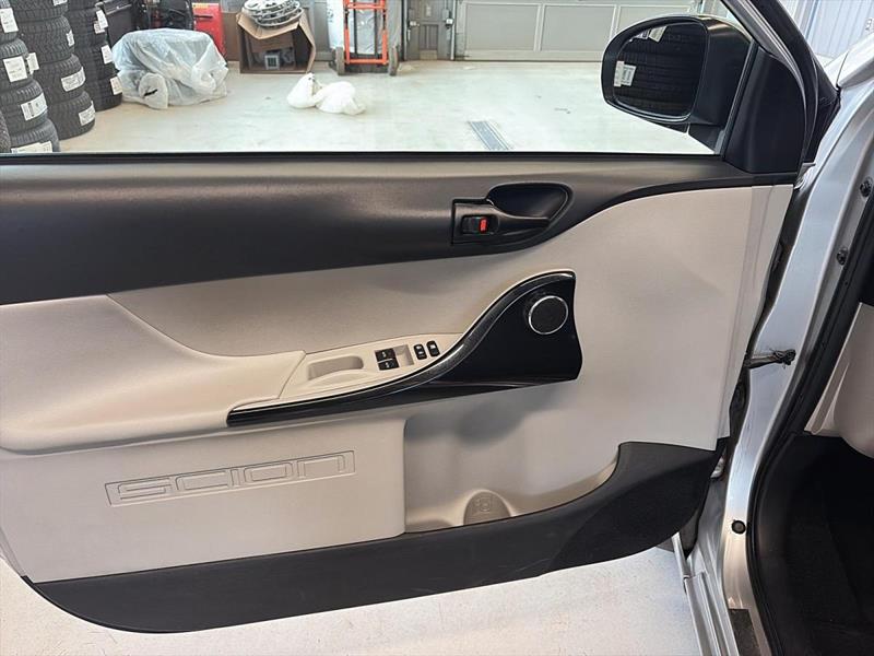 scion iQ 2015 - 11