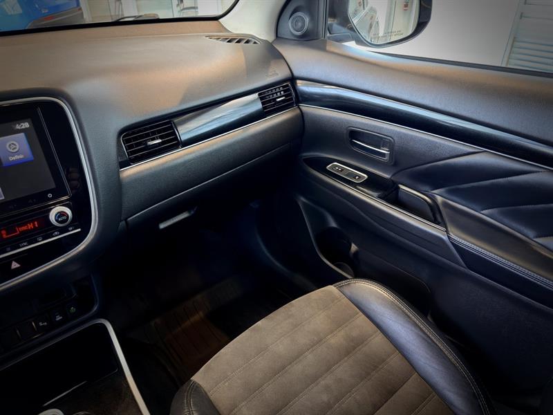 mitsubishi Outlander rechargeable 2020 - 24