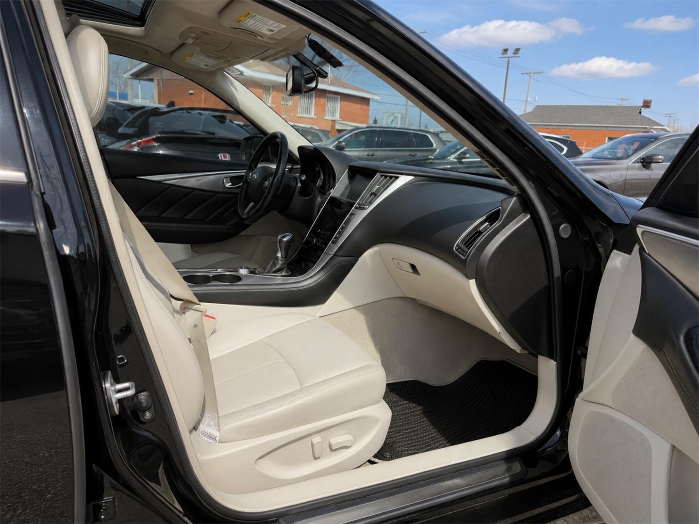 Infiniti Q50 23
