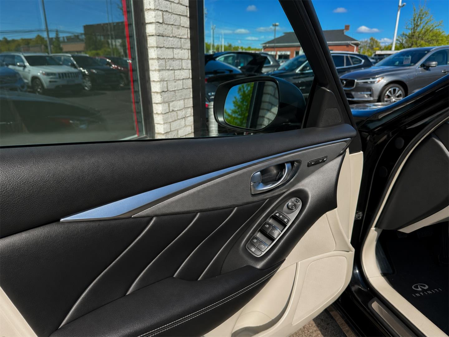 Infiniti Q50 25