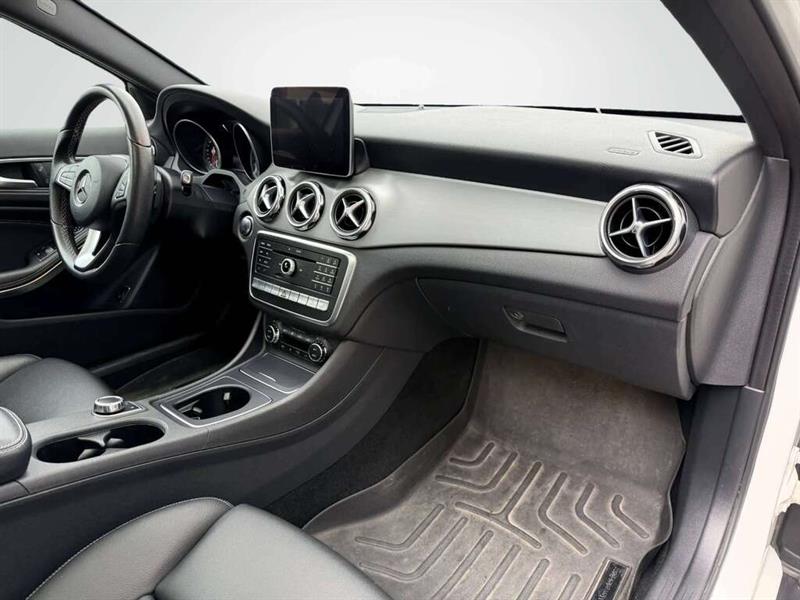 mercedes-benz GLA 2018 - 16