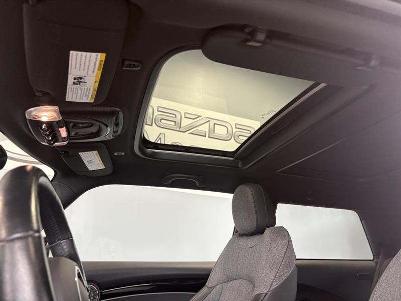 mini Hatchback 2023 - 12