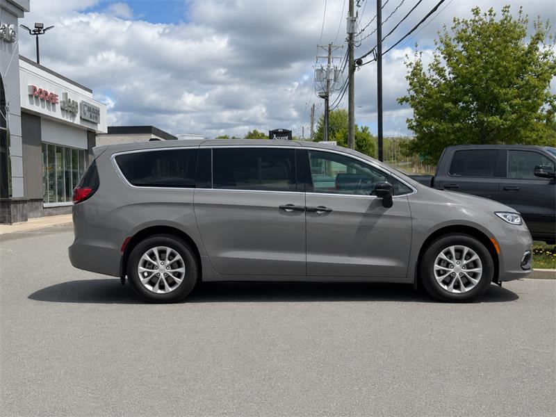 chrysler Pacifica 2025 - 11