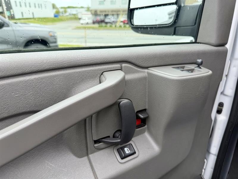 gmc Savana 2023 - 12