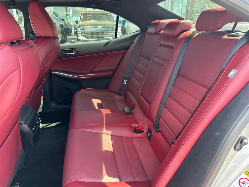 lexus IS 300 2016 - 12