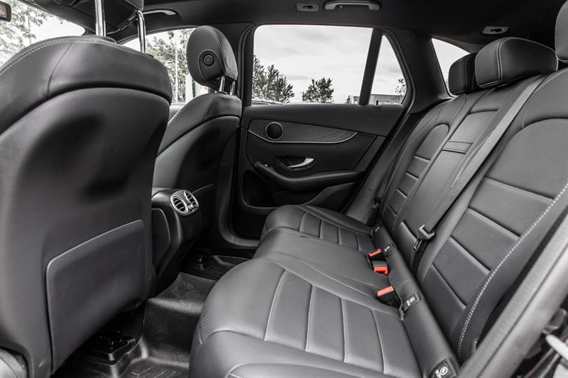 mercedes-benz GLC300 2022 - 39