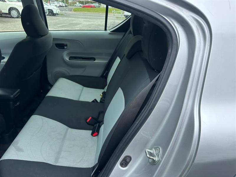 toyota Prius c 2012 - 5