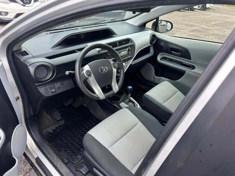 toyota Prius c 2012 - 6