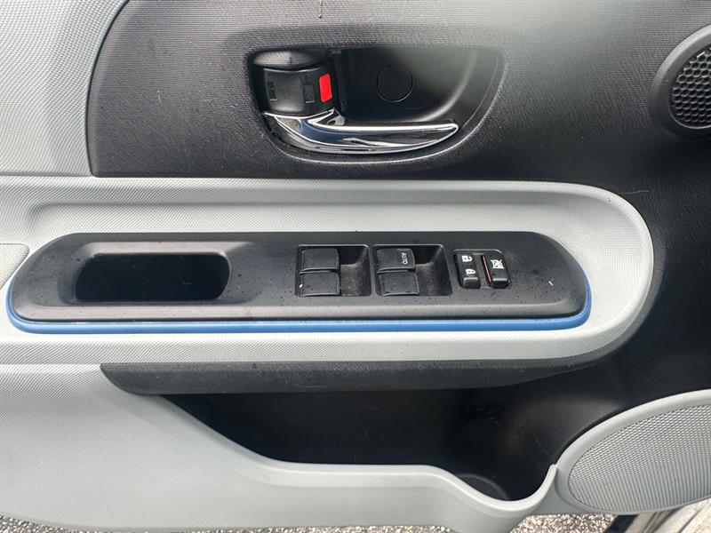 toyota Prius c 2012 - 7