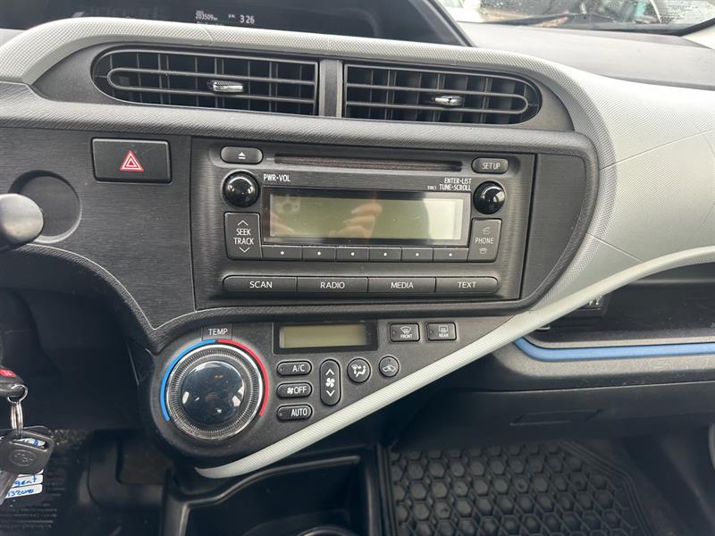 toyota Prius c 2012 - 9