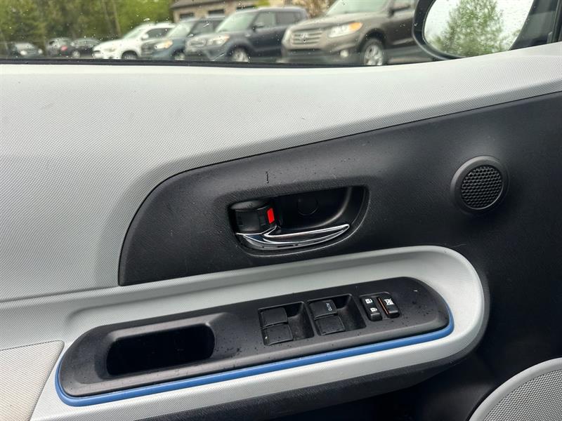 toyota Prius c 2012 - 10