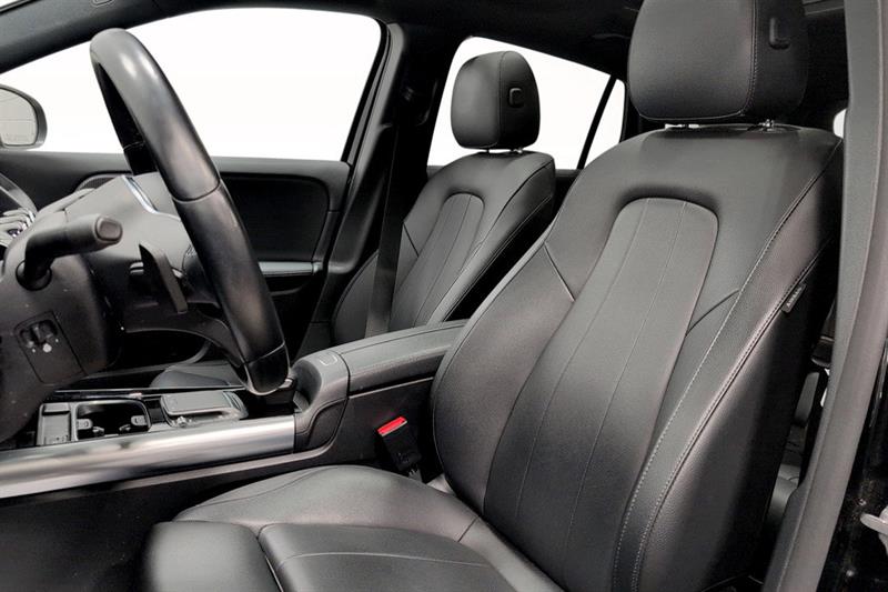 mercedes-benz GLA250 2023 - 10