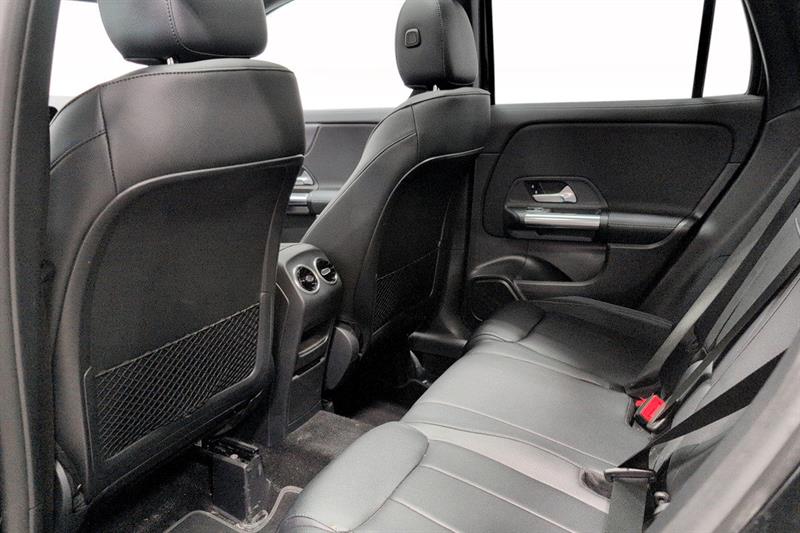 mercedes-benz GLA250 2023 - 12
