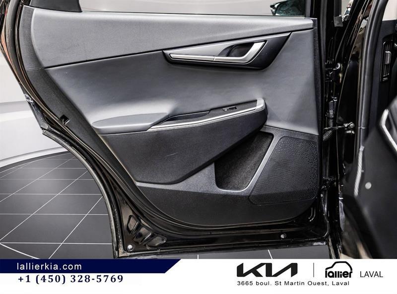 2022 Kia EV6 - Image 12