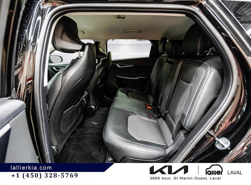 2022 Kia EV6 - Image 13
