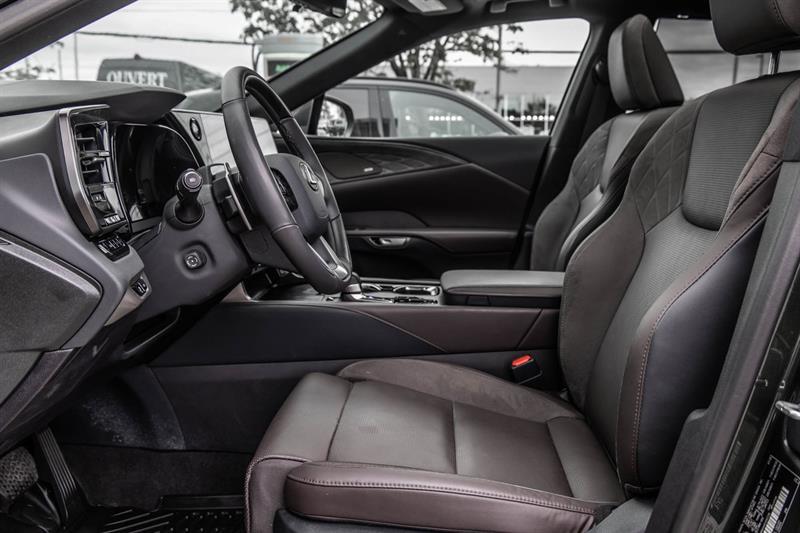 2025 Lexus RX - Image 19