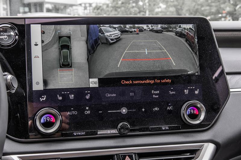 2025 Lexus RX - Image 32