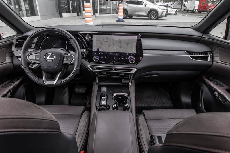 2025 Lexus RX - Image 39