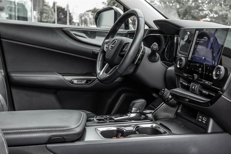 2023 Lexus NX - Image 40