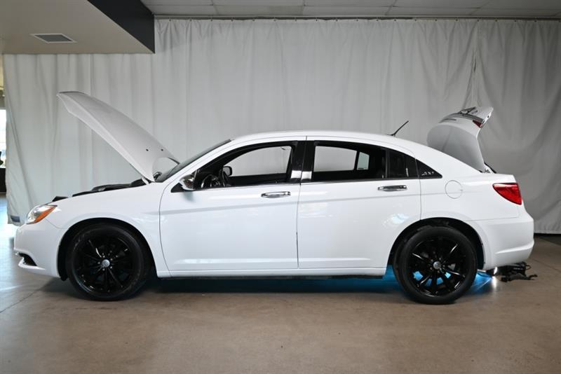 2013 Chrysler 200 - Image 7