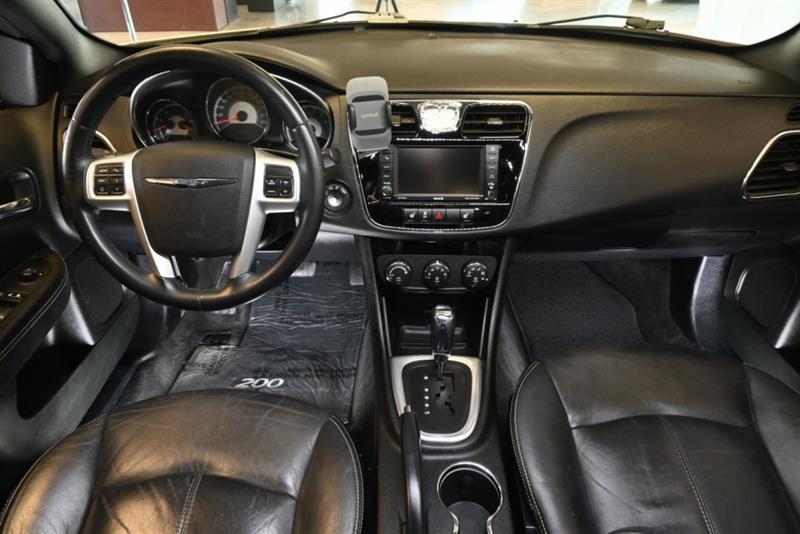 2013 Chrysler 200 - Image 14