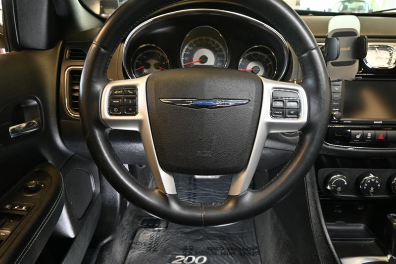 2013 Chrysler 200 - Image 16