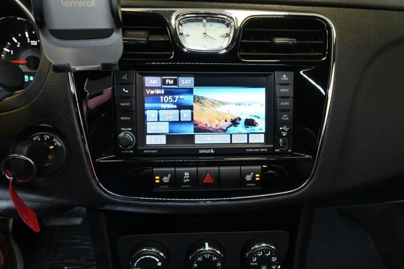 2013 Chrysler 200 - Image 21