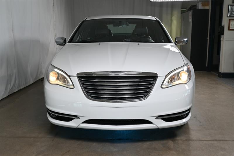 2013 Chrysler 200 - Image 32