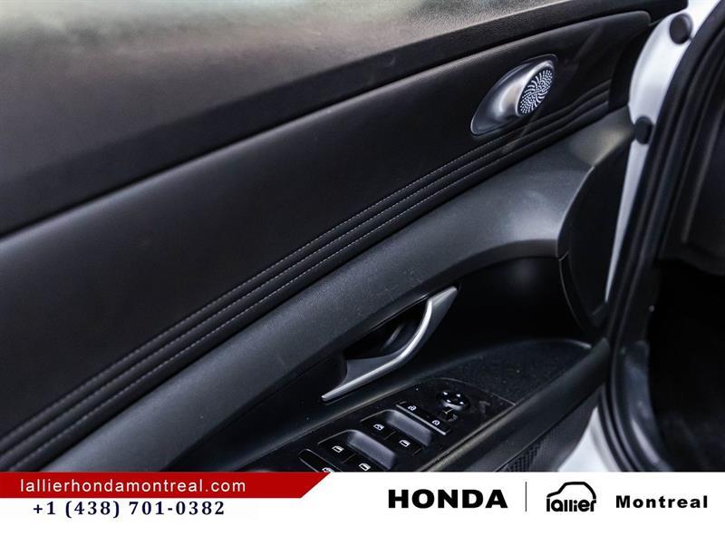 2023 Hyundai Elantra - Image 12