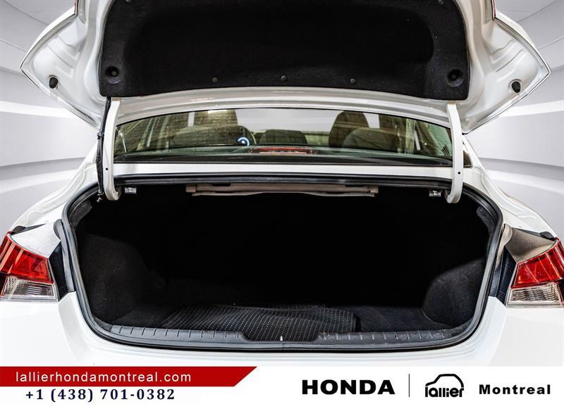 2023 Hyundai Elantra - Image 16