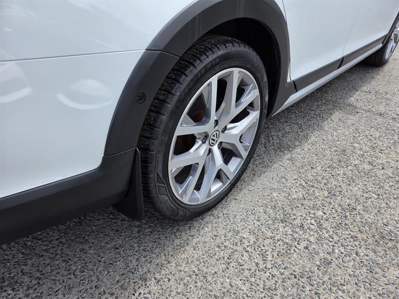 2019 Volkswagen Golf - Image 9