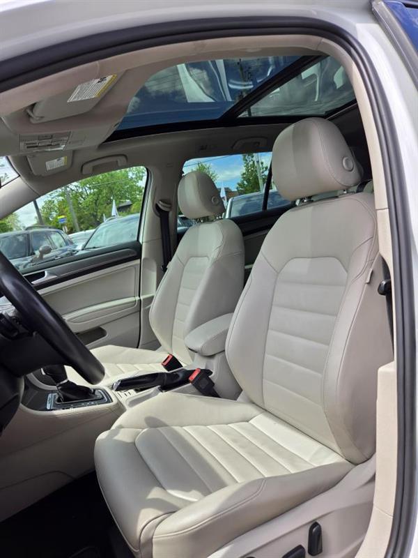 2019 Volkswagen Golf - Image 17