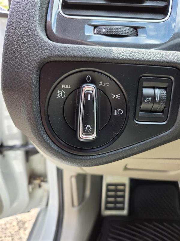 2019 Volkswagen Golf - Image 20