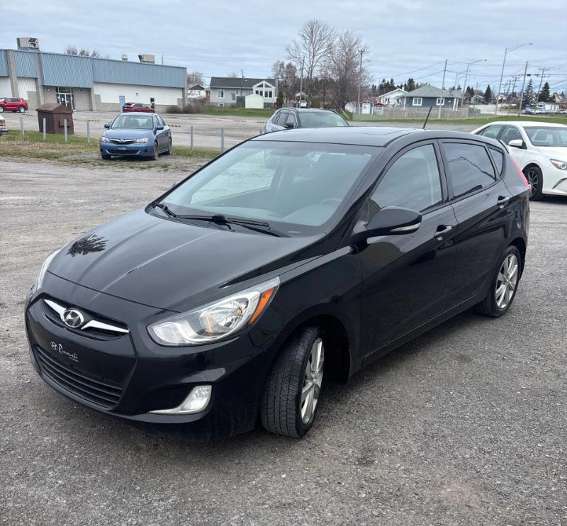 Black 2013 Hyundai Accent GLS 4-Door Hatchback FWD Hatchback Automatic