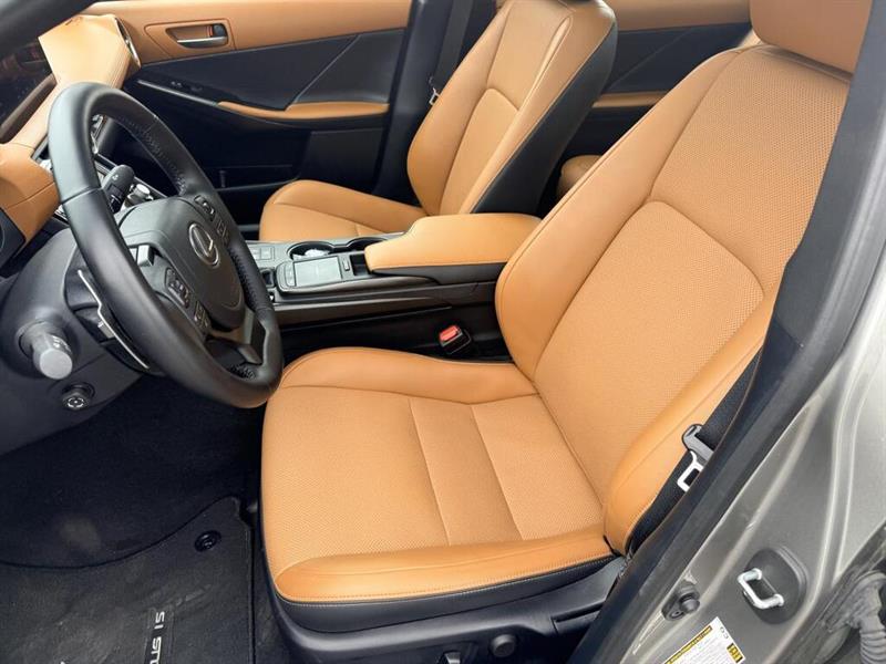 lexus IS 300 2021 - 10
